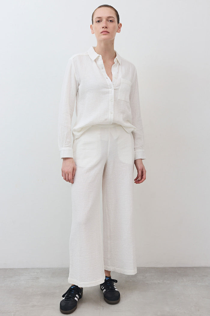 Marshmallow wide-leg pants with relaxed fit and textured fabric, easy straight fall