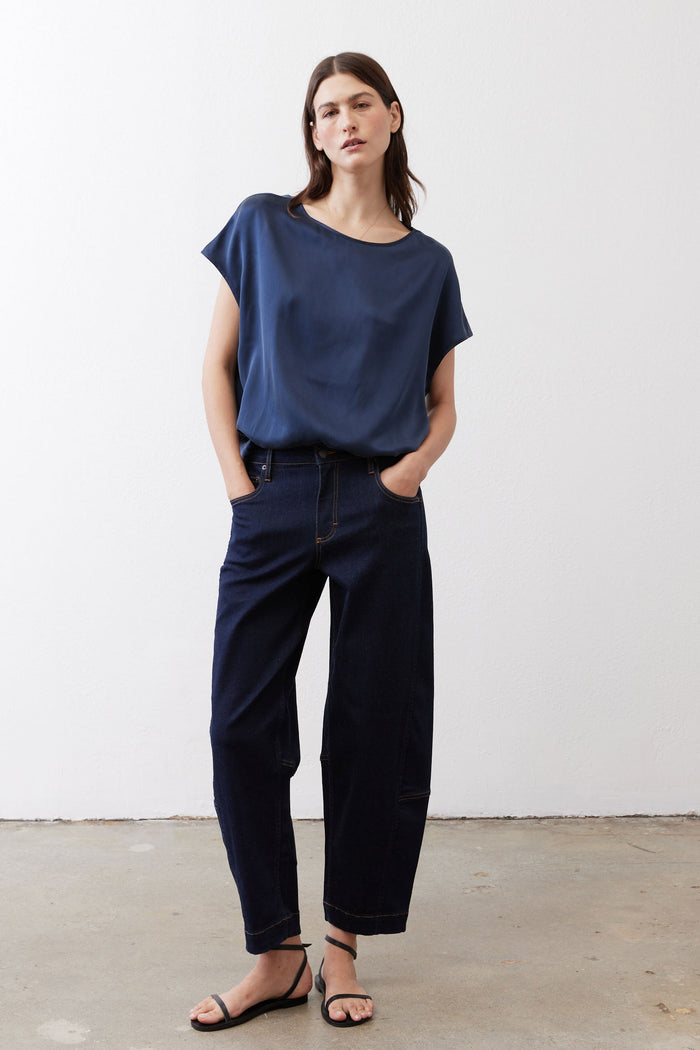 Silk blouse with short sleeves and crew neck, loose draped fit in sky blue