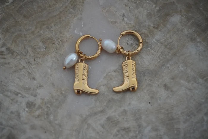 Boot Scootin' Gold Huggies
