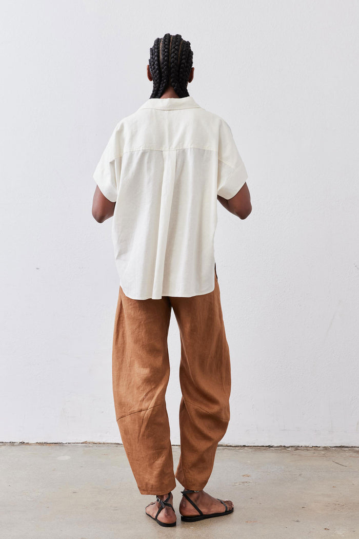 Vintage white linen pullover blouse back view with short sleeves and point collar