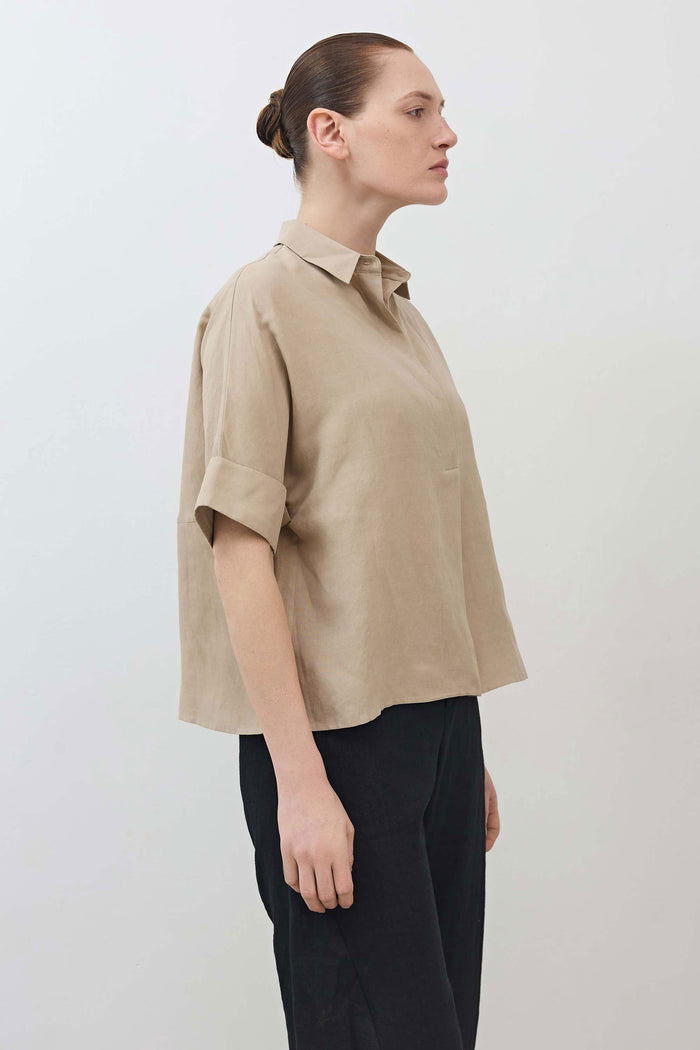 Oversized pullover blouse in feather gray, relaxed fit and short sleeves