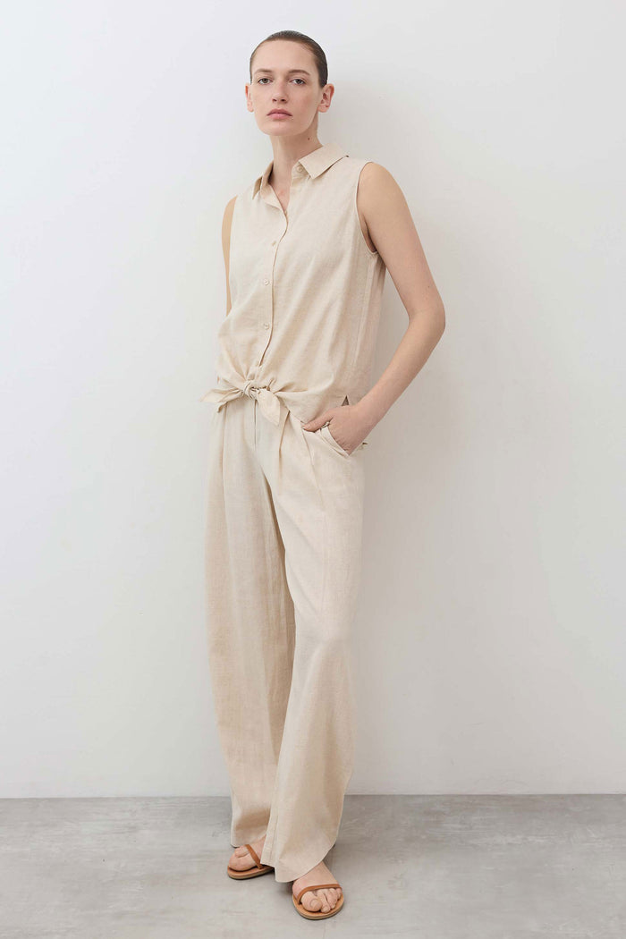 Oatmeal sleeveless tie-front button-down top with collar and button placket