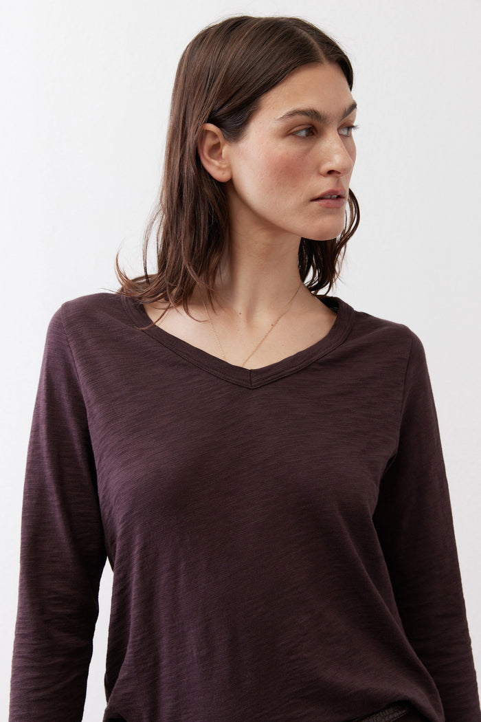 Coffee-brown V-neck swing top with long sleeves, close-up of neckline