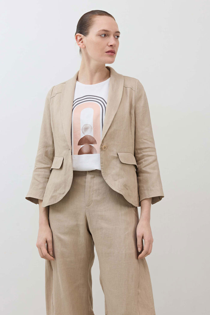 Cropped tulip-hem blazer in light beige linen-look, notch lapels, front pockets, buttons