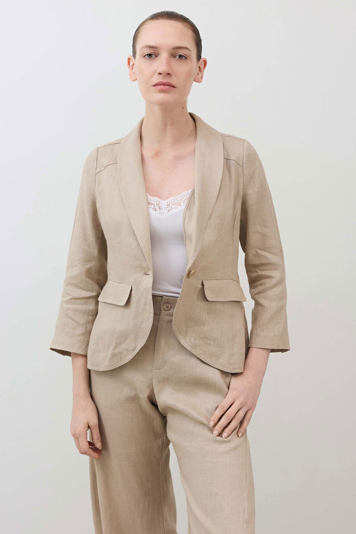 Cropped tulip-hem blazer in light beige with notch lapels and two front pockets