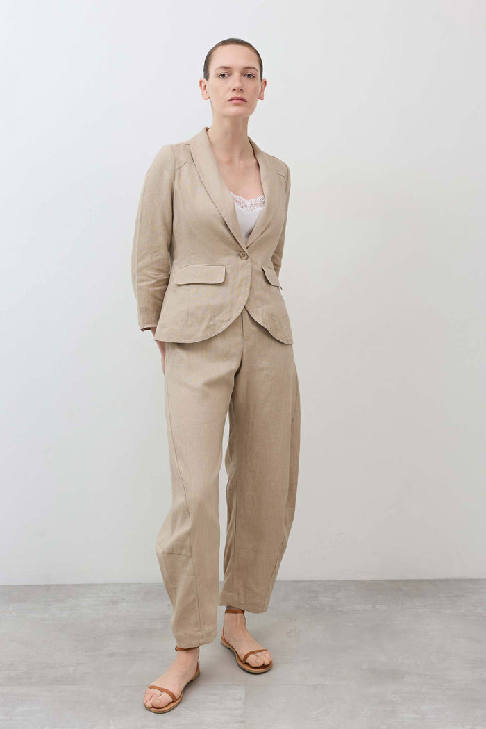 Cropped tulip-hem blazer in light beige with notch lapels, flap pocket, button front