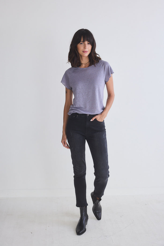 Dark fitted jeans with slim tapered legs and ankle-length hem