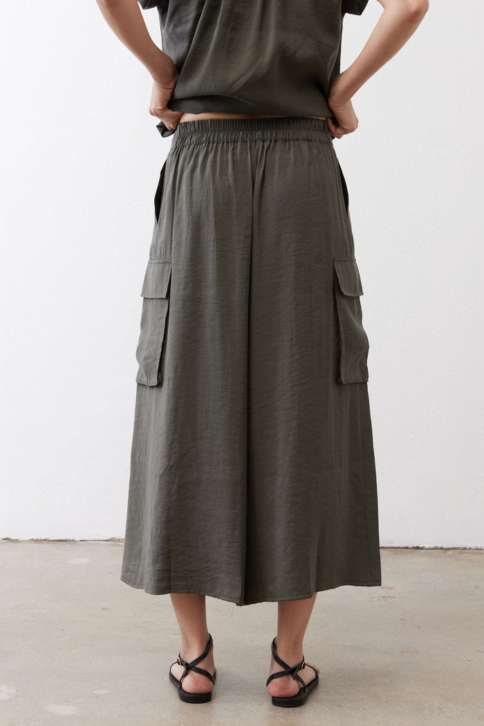 Dark green cargo skirt pants with elastic waist and two side cargo pockets
