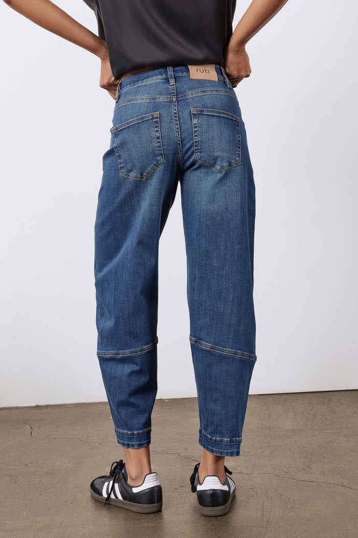 Indigo barrel-leg jeans with back yoke and two back patch pockets