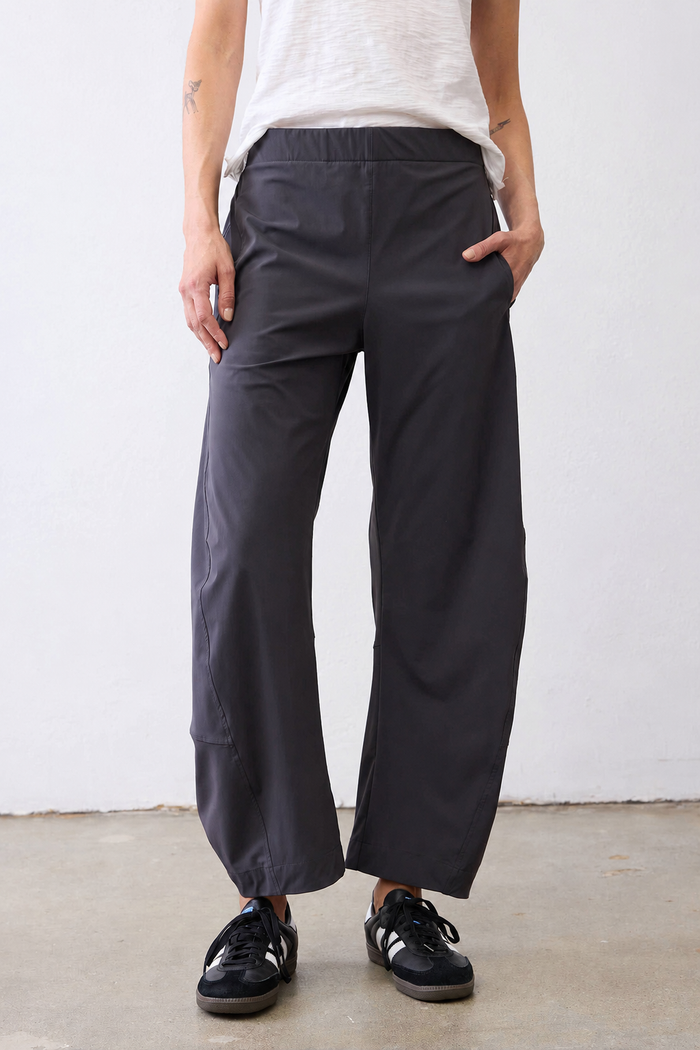 Loose work pants in graphite dark gray with relaxed wide-leg fit