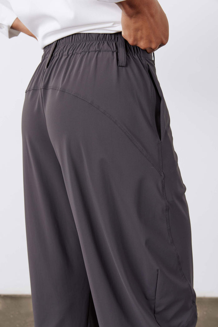 Graphite wide-leg pants with elastic waistband and curved side seam